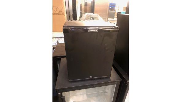 Blizzard C2722408048-XC-30A GRADED-02031 BMB30 Single Solid Door Mini Bar