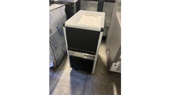 Blizzard FA59C-24120084 GRADED-02302 BIM25 25kg Integral Ice Maker