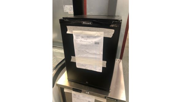 Blizzard C2722312022 GRADED-00934-BMB40 Single Solid Door Mini Bar