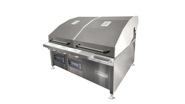 Synergy CharGo Nat Gas Chargrill Oven with 2 Lids, Slow Cook Shelves & Garnish Rail STCGO900